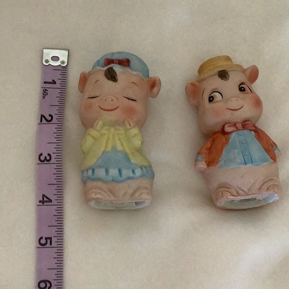 Vintage Bisque Handpainted Flirting Boy & Blushing Girl Pig Salt & Pepper Shaker - Picture 6 of 6